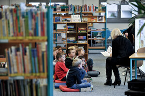 Szene aus der Anna-Seghers-Bibliothek; Bild: DBV / Katrin Neuhauser