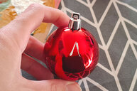 Spitze vom Stern wird auf die Kugel gemalt; Bild: Internet-ABC Spitze vom Stern wird auf die Kugel gemalt; Bild: Internet-ABC