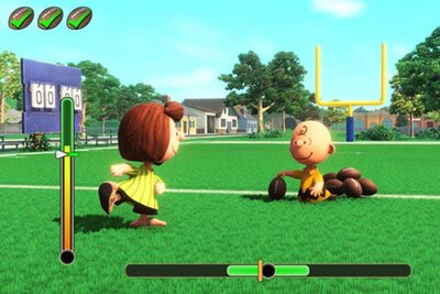 Peppermint und Charlie spielen American Football im Spiel "Snoopy & The Great Mystery Club"; Bild: GameMill Entertainment
