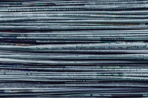 Stapel Zeitungen; Bild: Utsav Srestha auf Unsplash