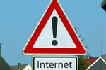 Verkehrsschild "Achtung! Internet"