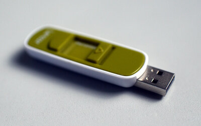 USB-Stick; Bild: Find-das-Bild.de / Michael Schnell