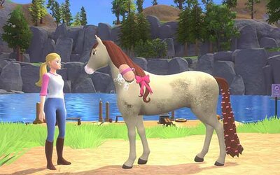 Barbie und ihr Pferd auf einer Koppel.