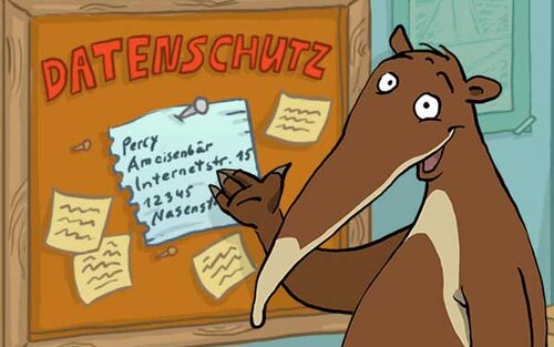 Percy vor einer Tafel zum Thema Datenschutz