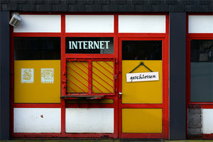 Geschlossenes Internet-Cafe; Bild: Find-das-Bild.de / Michael Schnell