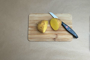Kartoffel halbieren; Bild: Internet-ABC