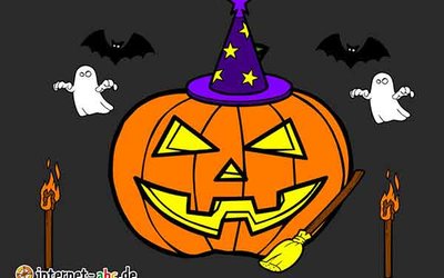 Halloween-Kürbis mit Gespenstern, Hexenbesen und Fackeln