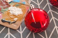 Kugel mit aufgemalten Strich; Bild: Internet-ABC Kugel mit aufgemalten Strich; Bild: Internet-ABC