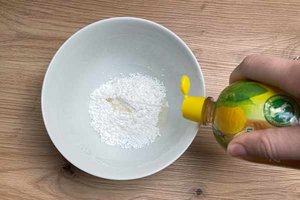Puderzucker mit Zitronensaft