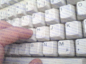 Tastatur und Seitenquelltext des Internet-ABC; Bild: Internet-ABC