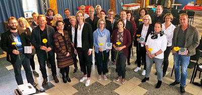 Siegel 2018 Gruppenfoto: Die Siegelschulen 2018 aus dem Land Bremen mit allen Beteiligten des Projektes Internet-ABC-Schule; Fotograf: Michael Schnelle 