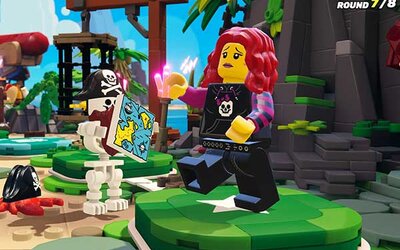 Rothaarige Lego-Frau neben Piratenskelett im Spiel "LEGO® Party!"; Bild: Fictions